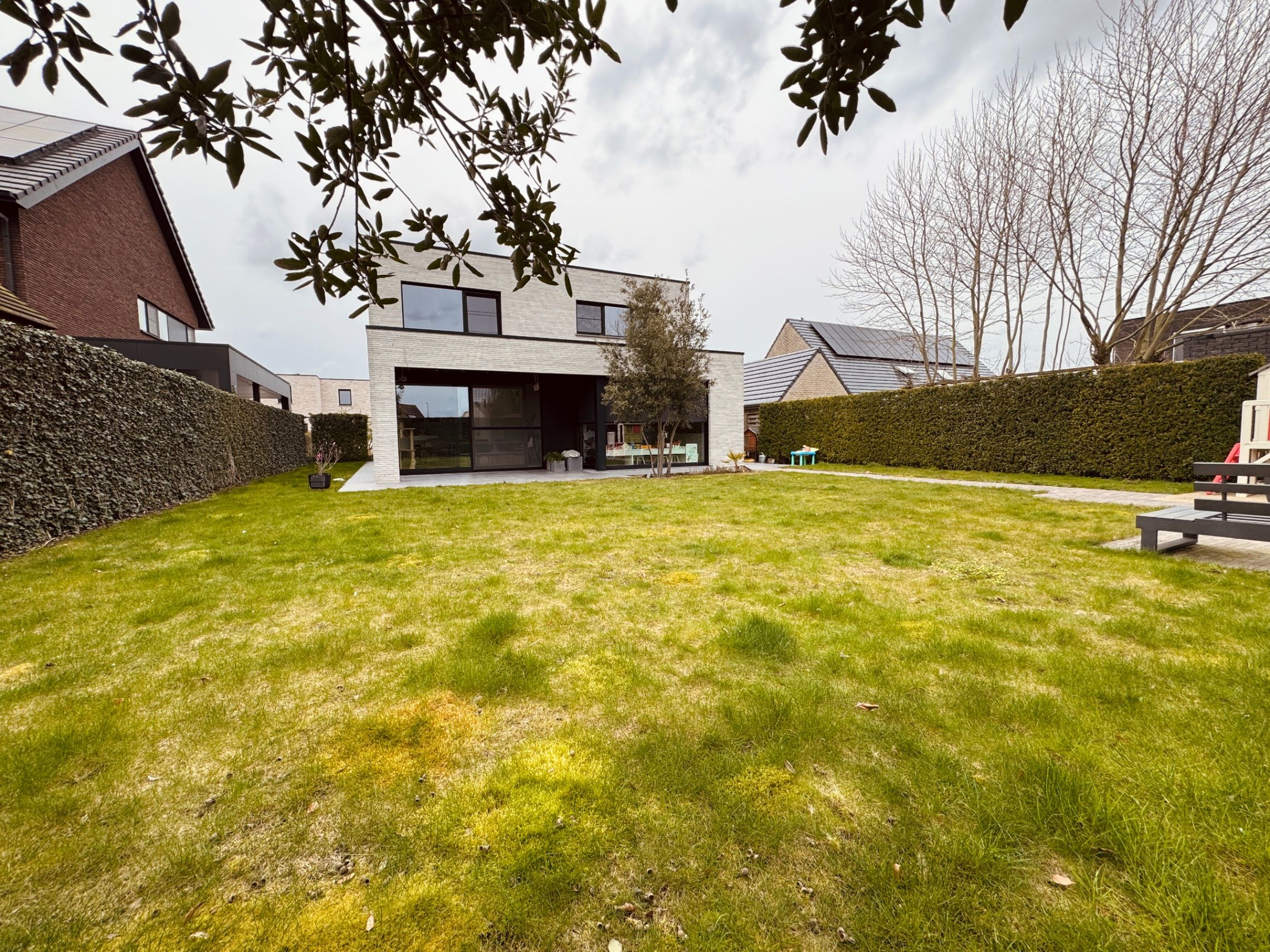 Energiezuinige, lichtrijke, moderne woning met 3 slaapkamers en veel ruimte - foto 2