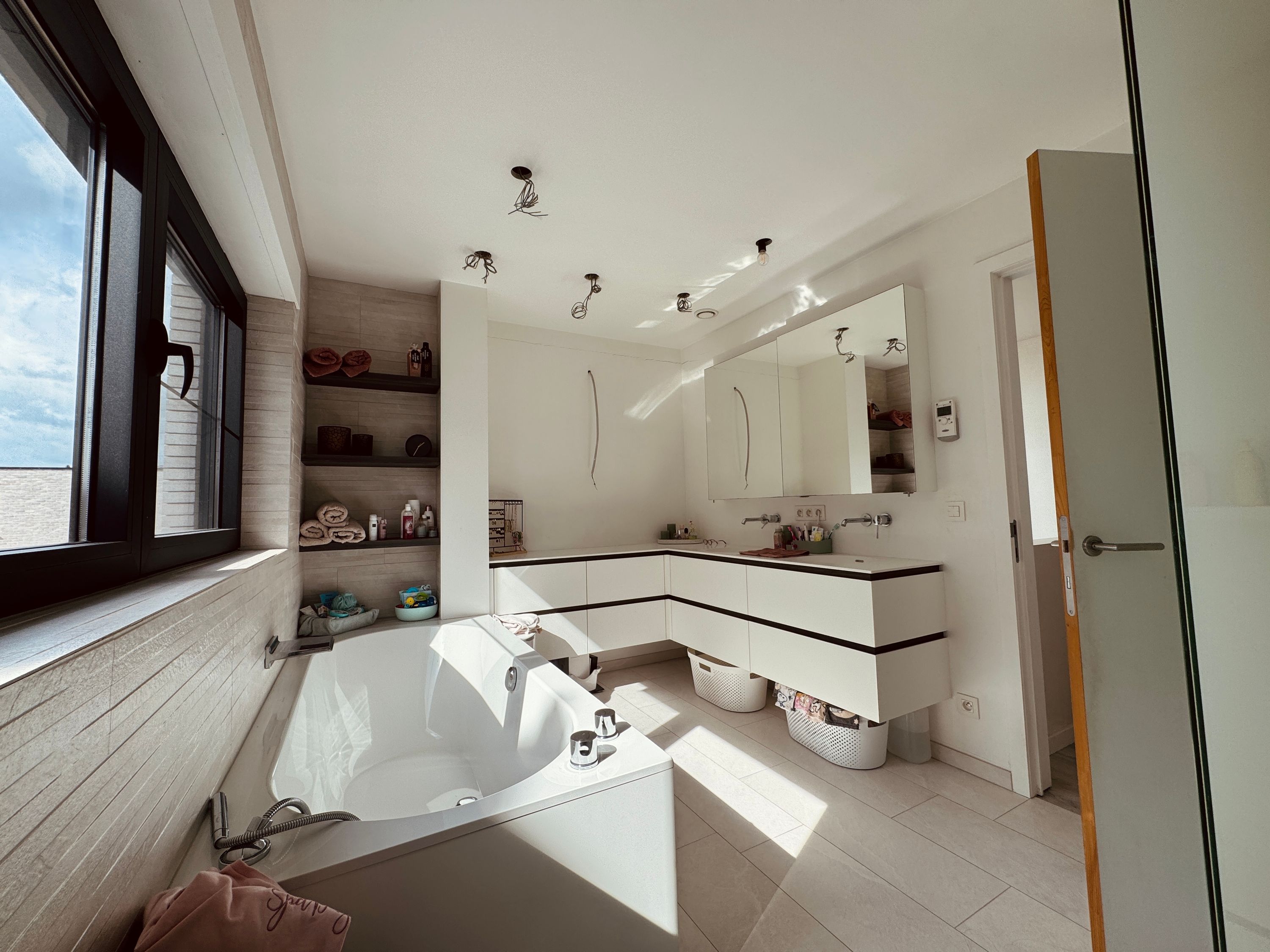 Energiezuinige, lichtrijke, moderne woning met 3 slaapkamers en veel ruimte - foto 7