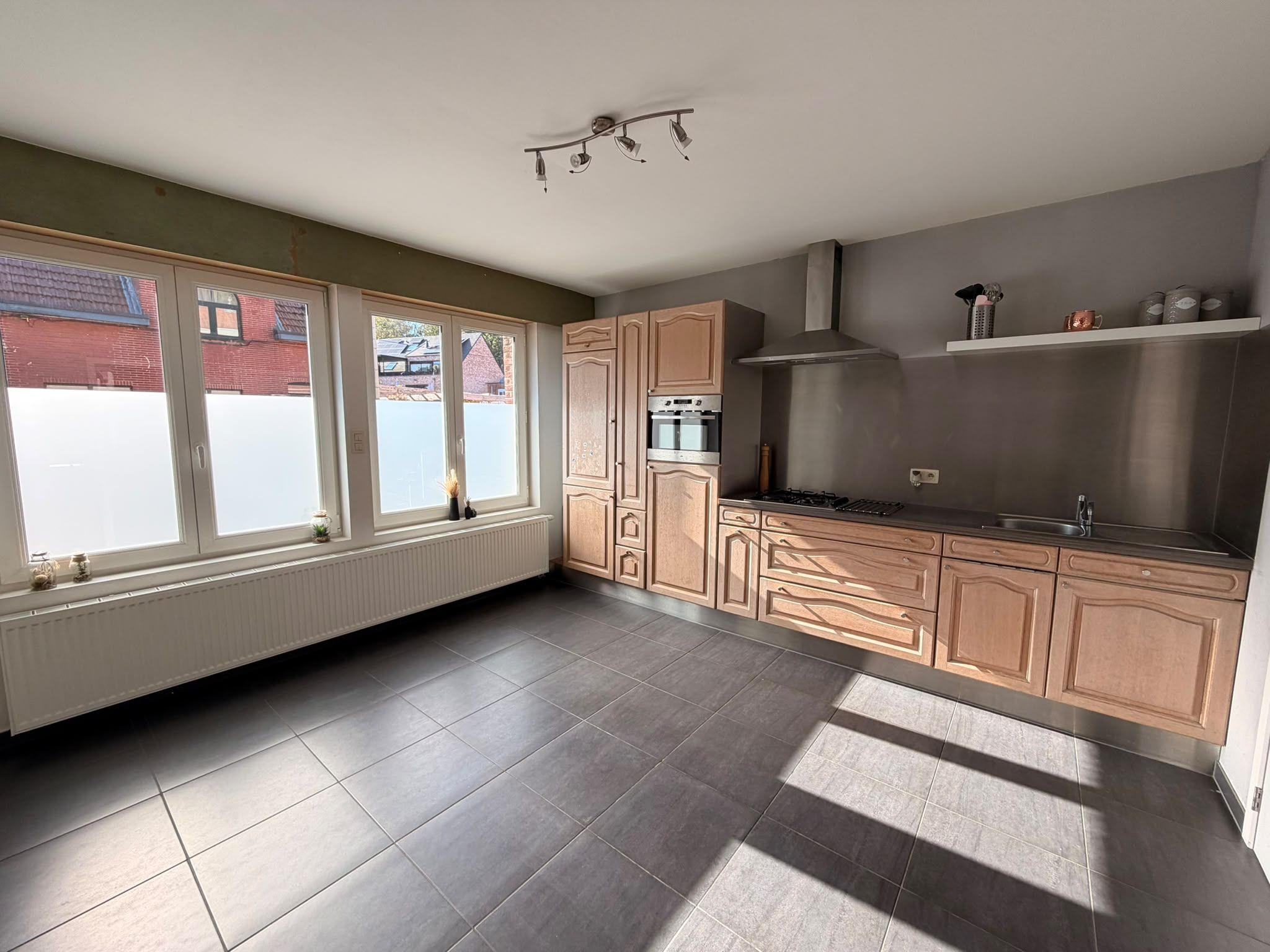Gerenoveerde woning met 3 slaapkamer en bureau - foto 4