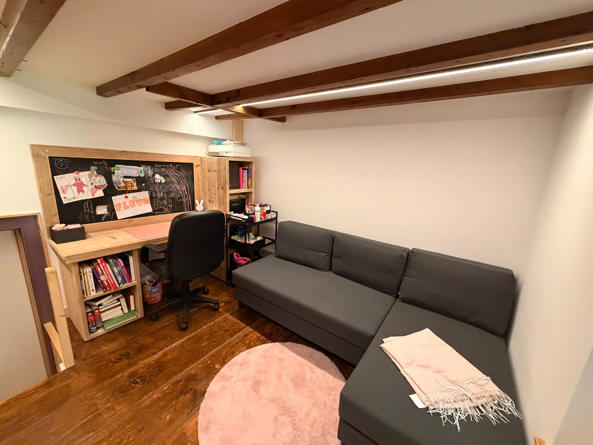 Gerenoveerde woning met 3 slaapkamer en bureau - foto 9