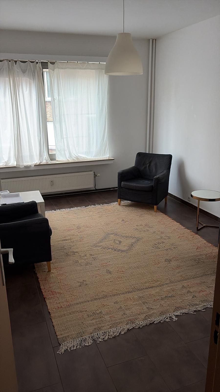 Lichtrijk appartement met 2 slaapkamers in een goede buurt - foto 2