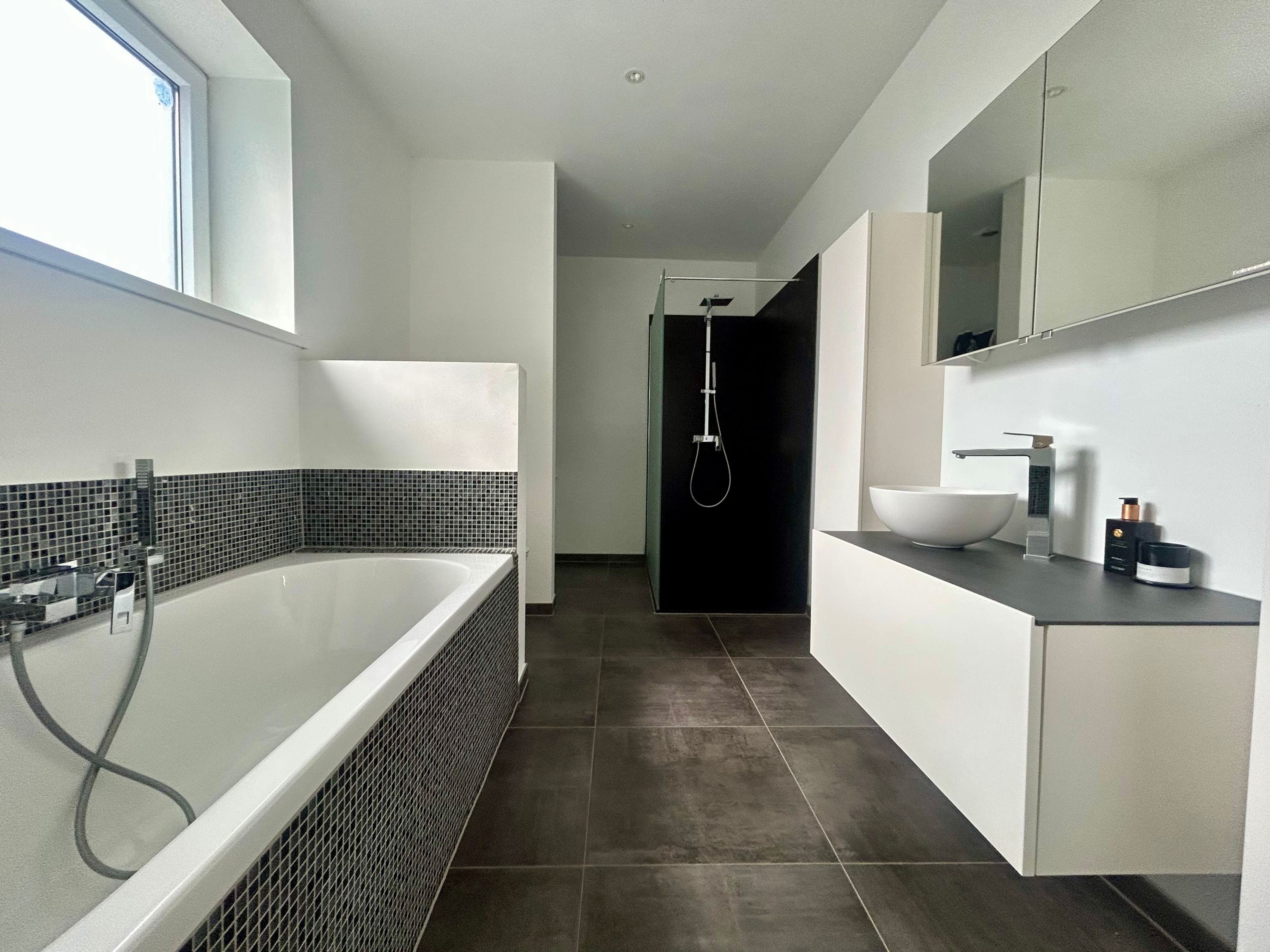 Instapklare, energiezuinige woning met zonnige tuin in rustige straat te Gistel. - foto 5