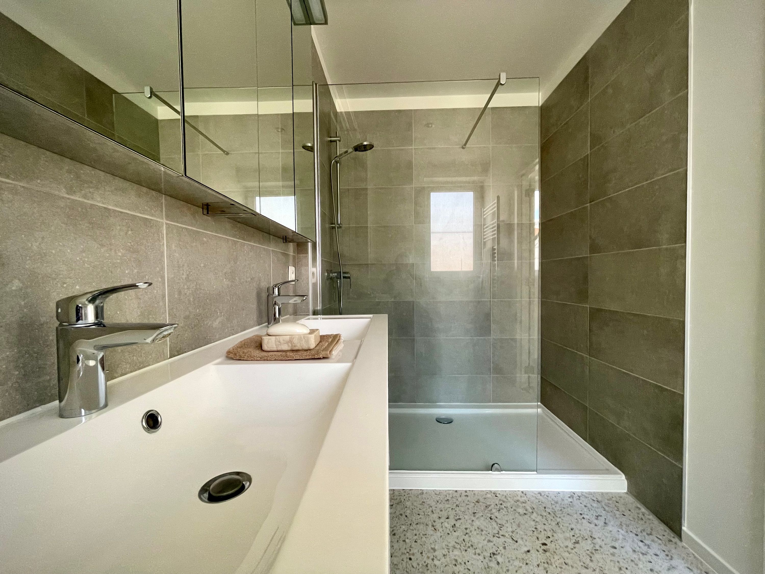 Instapkaart gerenoveerde woning met oostgericht terras nabij station Tienen - foto 8