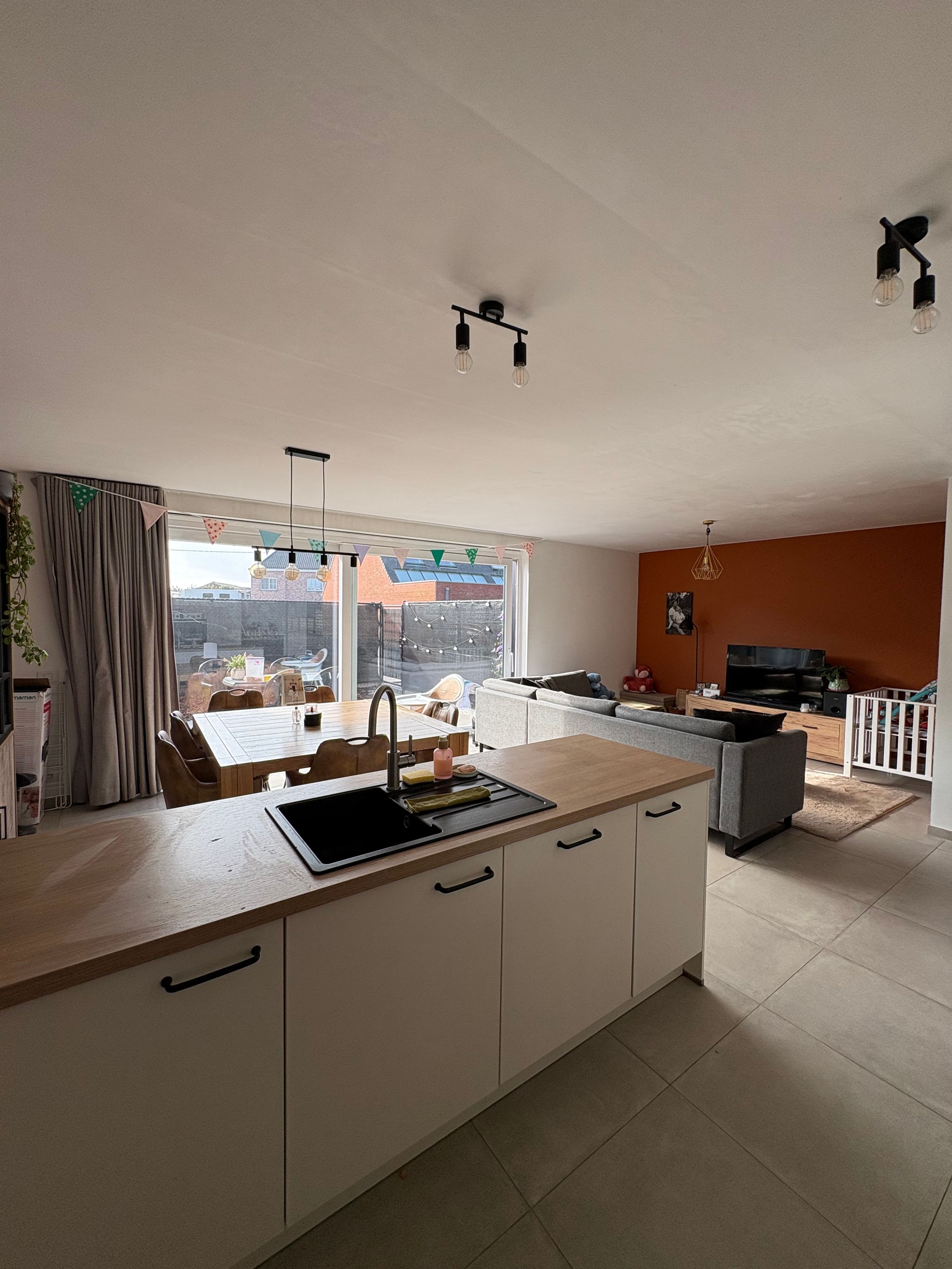 Gelijkvloers appartement dichtbij centrum  - foto 2
